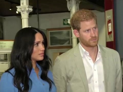 Prince_Harry_and_Meghan_Markle_visit_District_Six_Museum_03