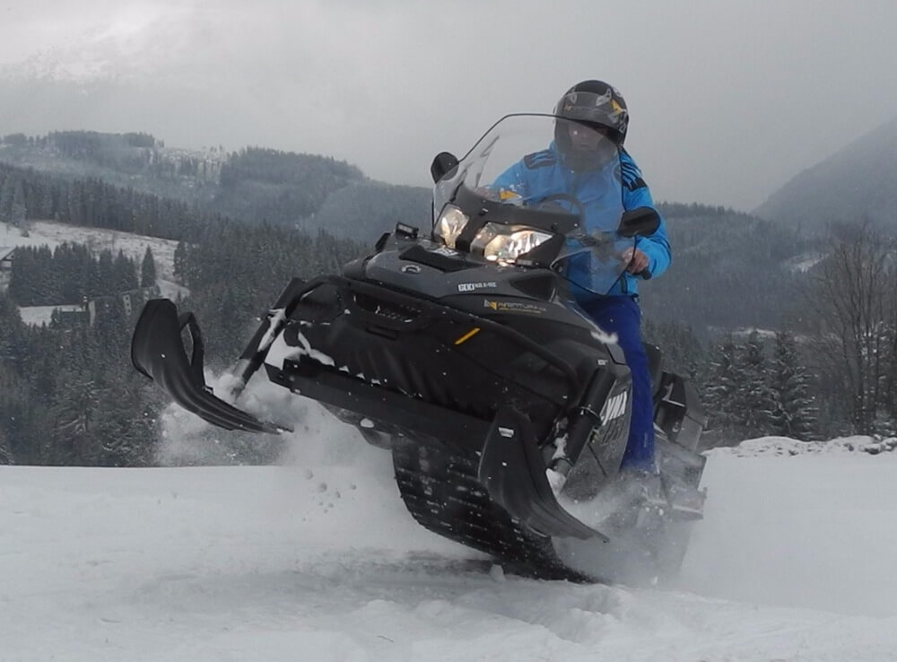 Jízda na sněžném skútru