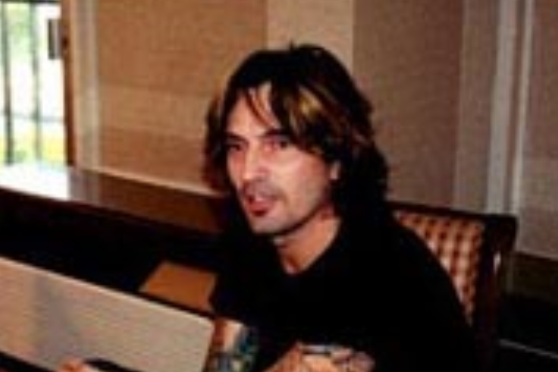 Cw.tommylee.20020807.006_41309815-freschwill-2.0