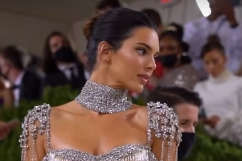 Kendall_Jenner_at_Met_Gala_2021_6-VOGUE-Taiwan-3.0
