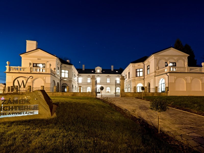 Privátní pivní wellness na zámku Wichterle s večeří pro dva