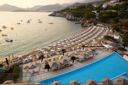 Maestral Resort & Casino